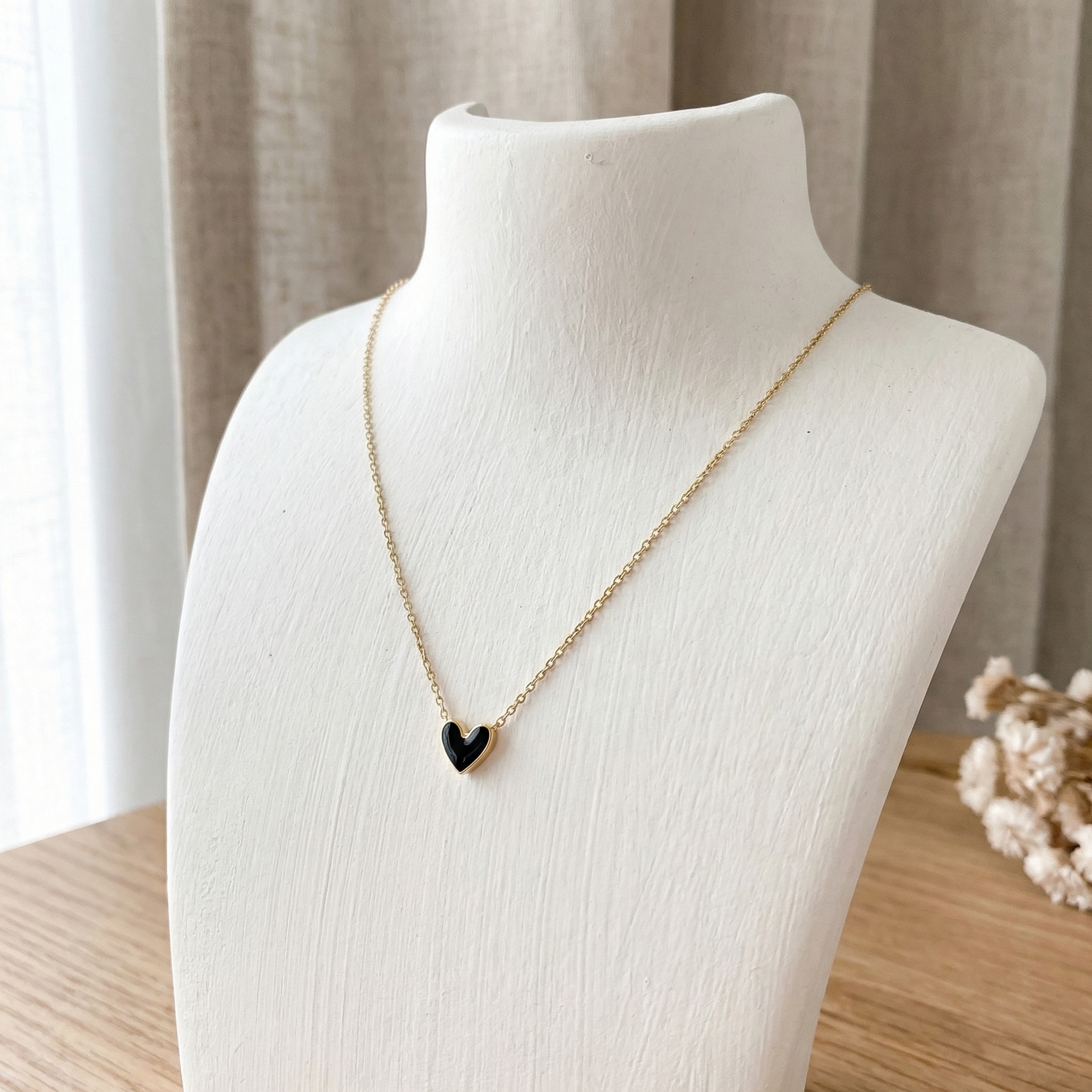 Ce que tu envoies. Collier Cœur Noir Marke Louka, Marke Louka